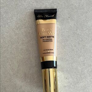 Too Faced Born This Way Soft Matte Foundation - shade Vanilla